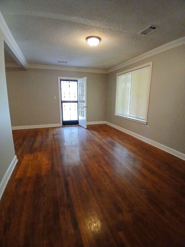 Foto del edificio - Spacious 3 Bedroom 2 Bath - $99 Move In Special