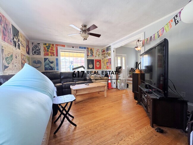 Building Photo - 34 Brentwood St