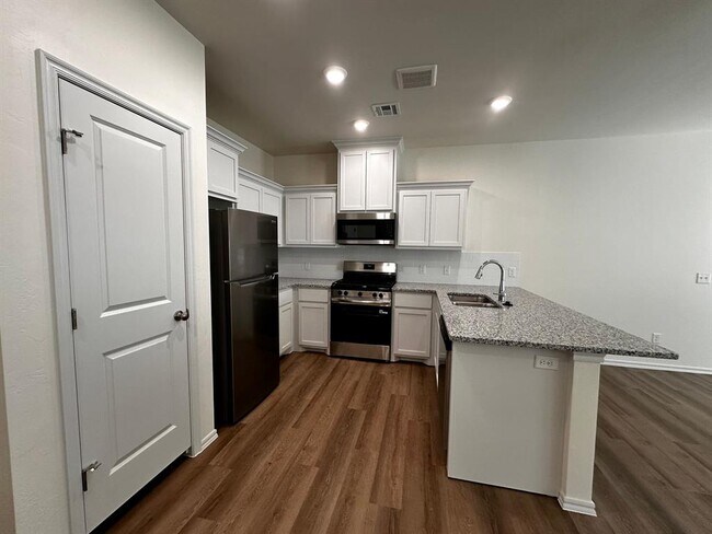 Foto del edificio - 11619 Mackenzie Wy