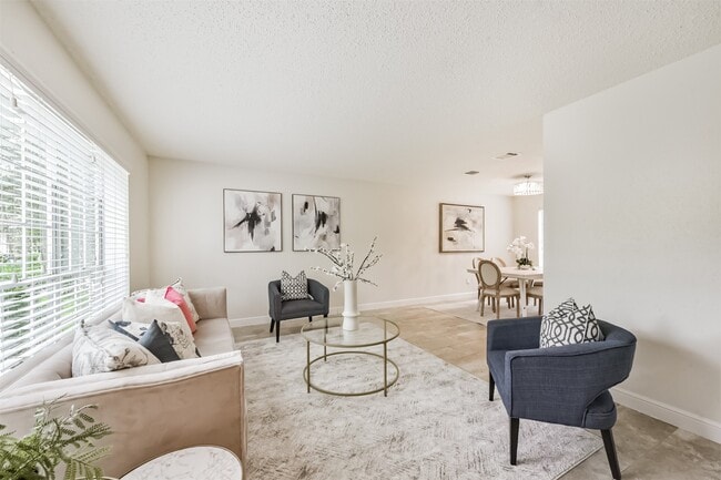 Foto del edificio - 2711 Weald Way Ct