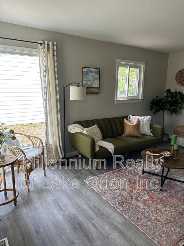 Building Photo - 4811 Summerhill Dr