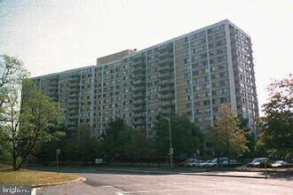 Building Photo - 301 N Beauregard St