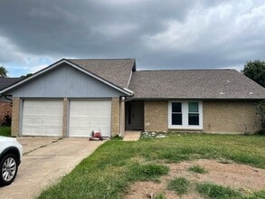 Building Photo - 22814 Elsinore Dr
