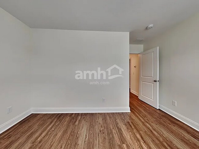 Foto del edificio - 288 Bering Ln