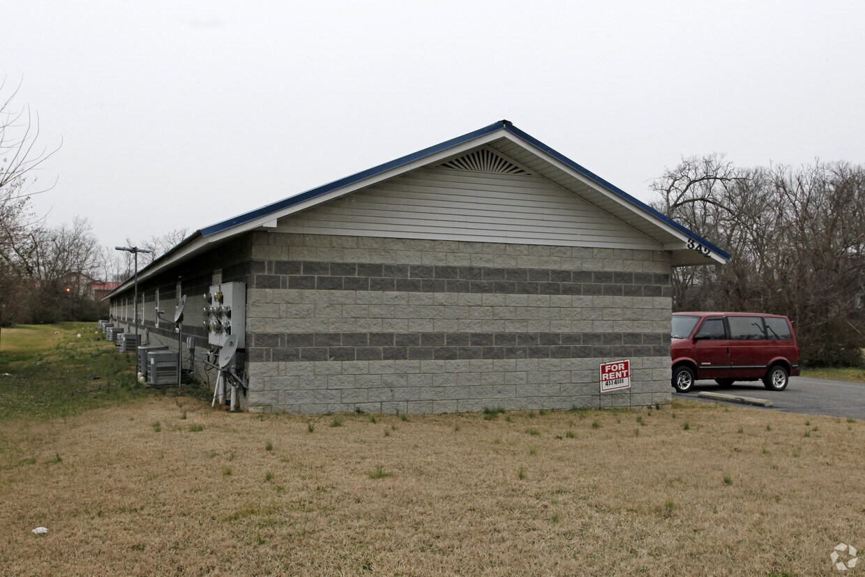 Building Photo - 342 S Maple St