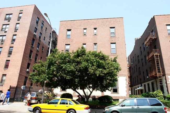 Building Photo - 14435 Roosevelt Ave