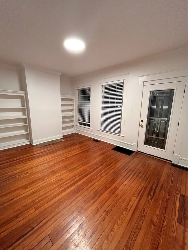 Entryway - 310 W Flower St