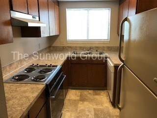 Building Photo - TWO BEDROOM TOWNHOME STYLE PLEX