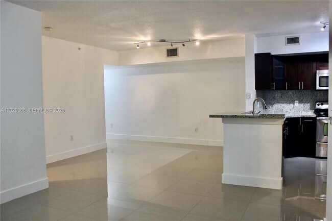 Foto del edificio - 2548 Centergate Dr