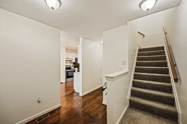 Building Photo - 622 Milford Ct