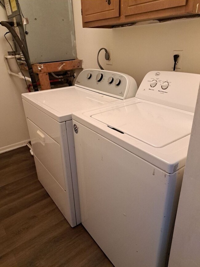 Building Photo - 3704 E 11th St