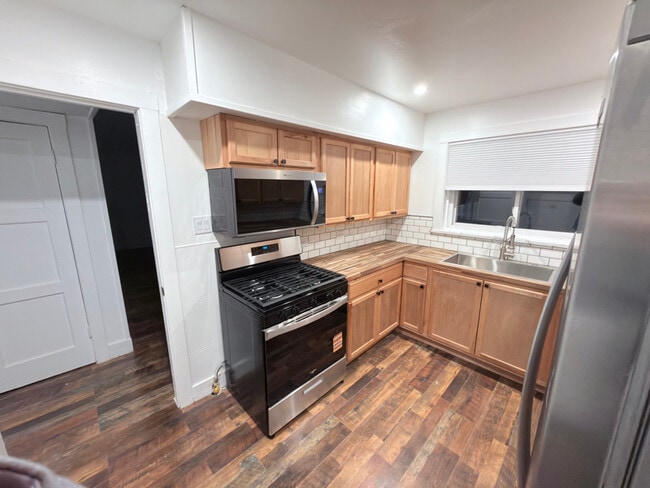 Building Photo - 3216 Villa St