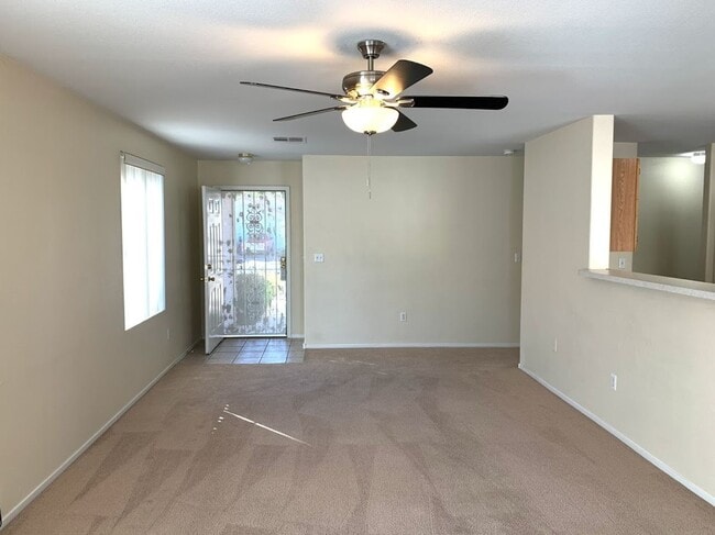 Building Photo - Charming, Stylish, & Affordable Single Sto...