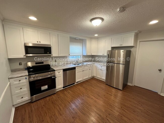 Building Photo - 7622 Helmdale Ave