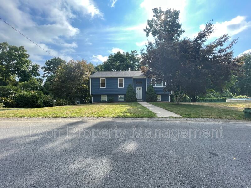 43 Oak Hill Dr, Johnston, RI 02919 House for Rent in Johnston, RI