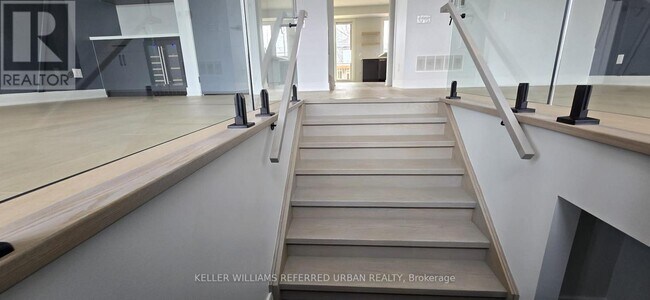 Photo du bâtiment - 354 Woodmount Ave