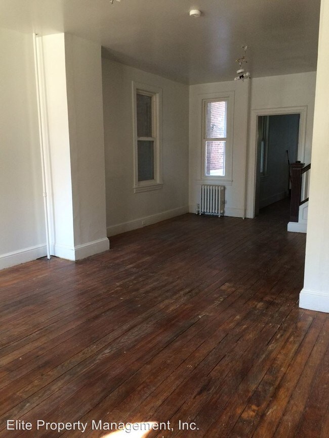 Building Photo - 5 br, 1.5 bath House - 221 E. Cottage Pl.