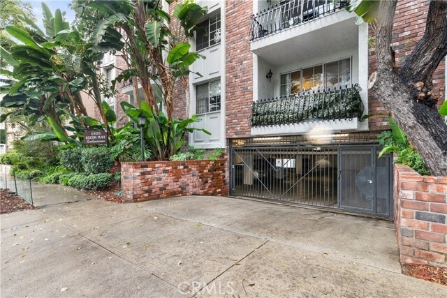 Building Photo - 1375 Kelton Ave