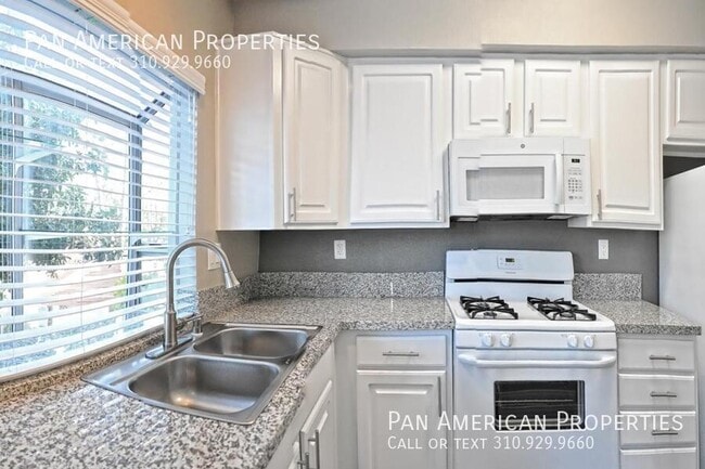Building Photo - 26130 Laguna Ct