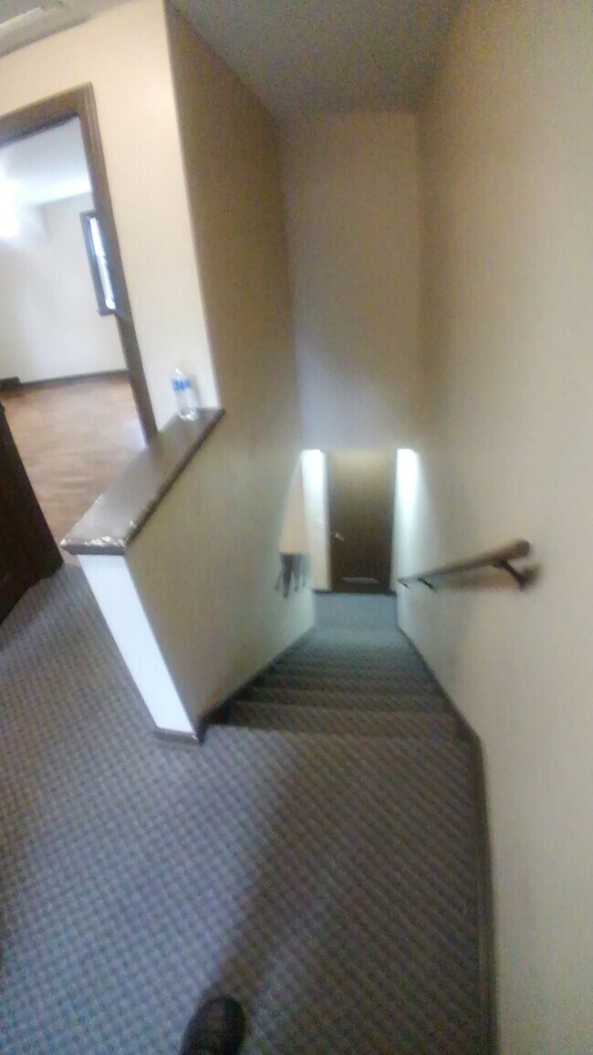 Hallway - 941 Ann St