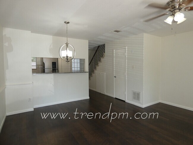 Building Photo - 121 Surrey Lane, Euless TX 76039