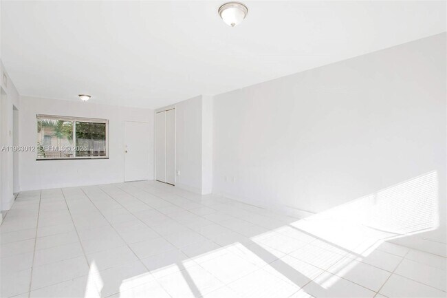 Foto del edificio - 10001 W Bay Harbor Dr