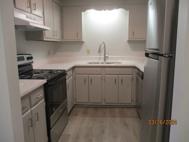 Building Photo - 120 Briarcliff Dr