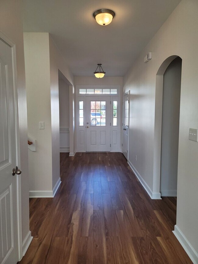 Foto del edificio - Immaculate 4 Bedroom, 3.5 Bath Home Located in Established Neighborhood. Minutes from Fort Bragg!