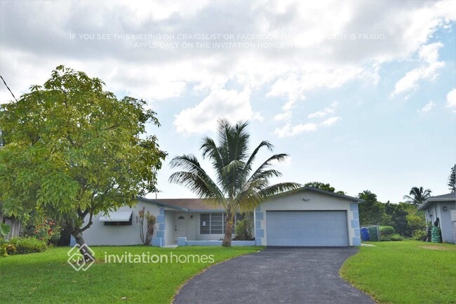 Building Photo - 1612 W River Dr