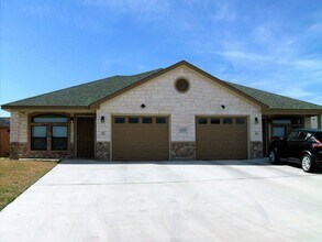 Building Photo - 3006 John Helen Dr