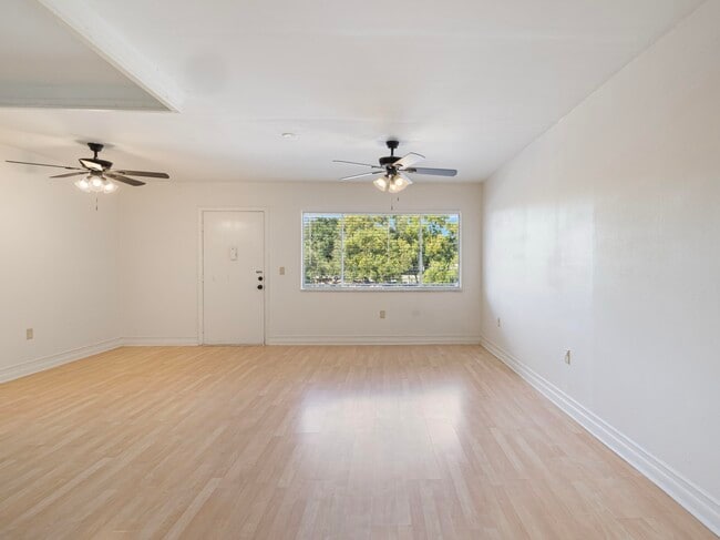 Building Photo - 2878 Donnelly Dr