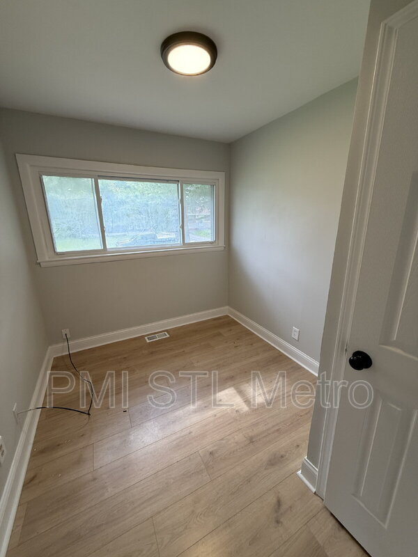 Building Photo - 10432 Balmoral Dr