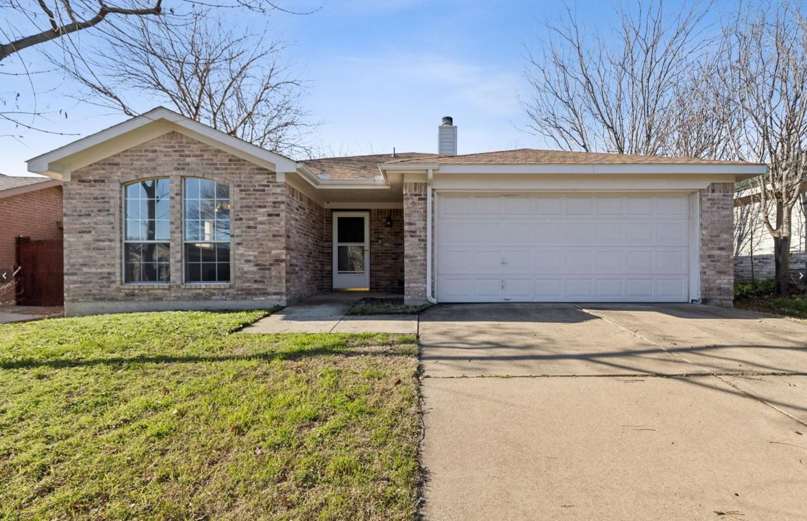 Primary Photo - Eagle Mountain-Saginaw ISD, 3 bedrooms, 2 ...