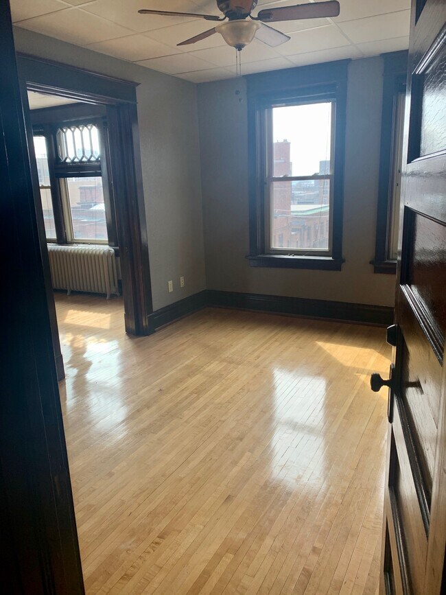 Foto del edificio - 218 N 1st Ave W