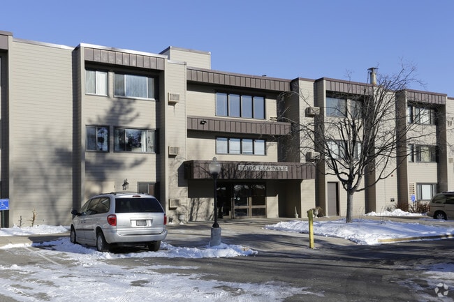Building Photo - Catalpa Village