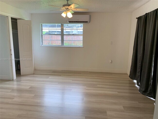 Foto del edificio - 10040 SW 198th St