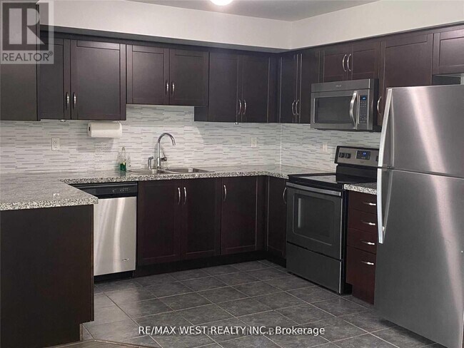 Photo du bâtiment - 130 Widdicombe Hill Blvd