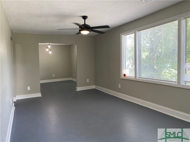 Building Photo - 1000 W 53rd St