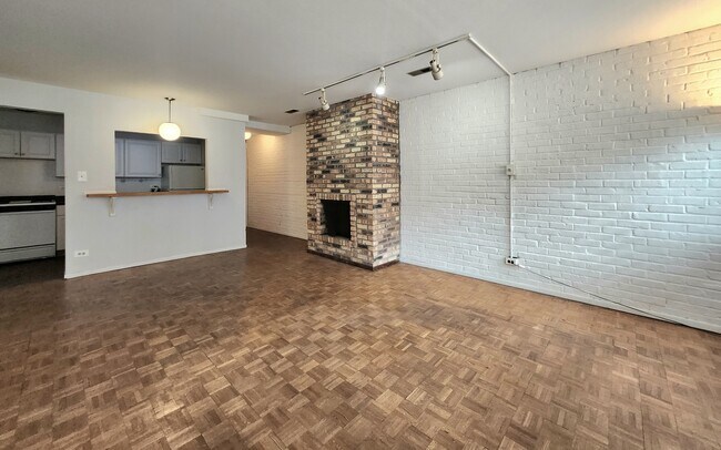 Foto del edificio - Very Spacious Lincoln Park 1 bed with HUGE...