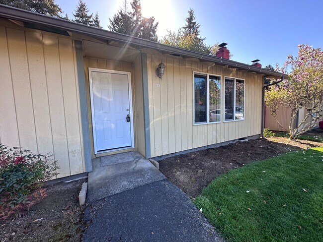 Building Photo - Charming 2 bdrm, 1 bath in Maplewood Neigh...