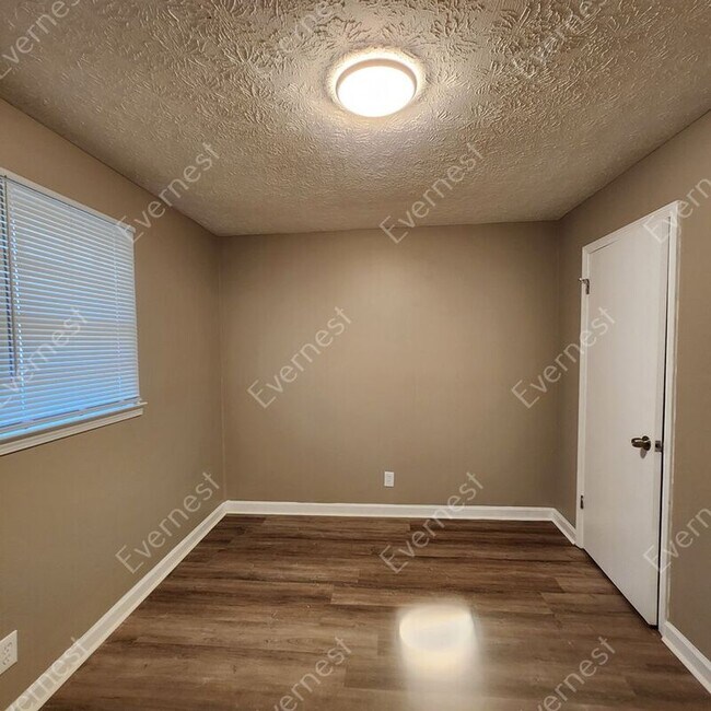 Foto del edificio - 4371 Springwood Terrace