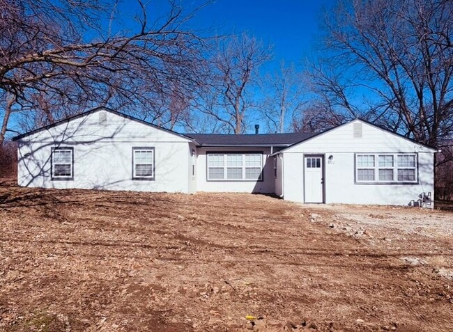 Building Photo - 8622 Walker Ave