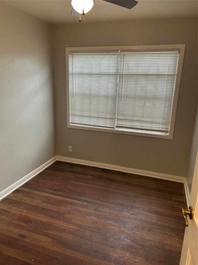 Foto del edificio - 1407 Silverdale St