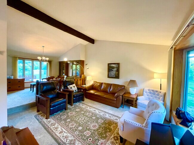 Building Photo - 34805 Glacier Dr