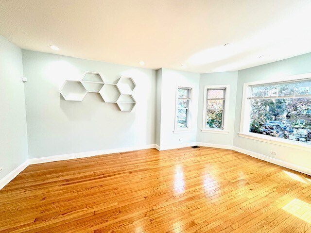 Foto del edificio - 5618 N Artesian Ave