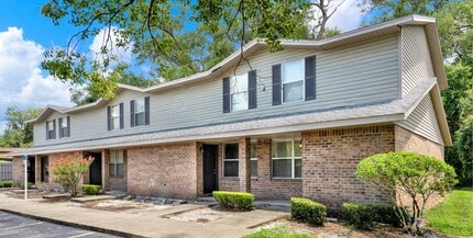 Building Photo - 215 Whispering Oaks Ct
