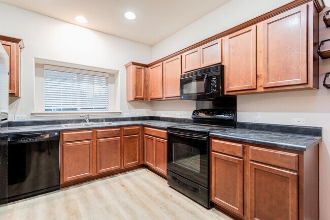 Foto del edificio - 3/BR 2.5/BA Cozy Two-Level Home with Fence...