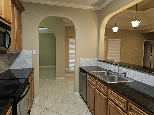 Building Photo - 6214 Manresa Dr