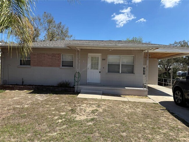 Foto del edificio - 1247 Lakeview Dr