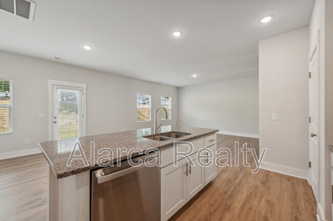 Building Photo - 110 Silverwood Court